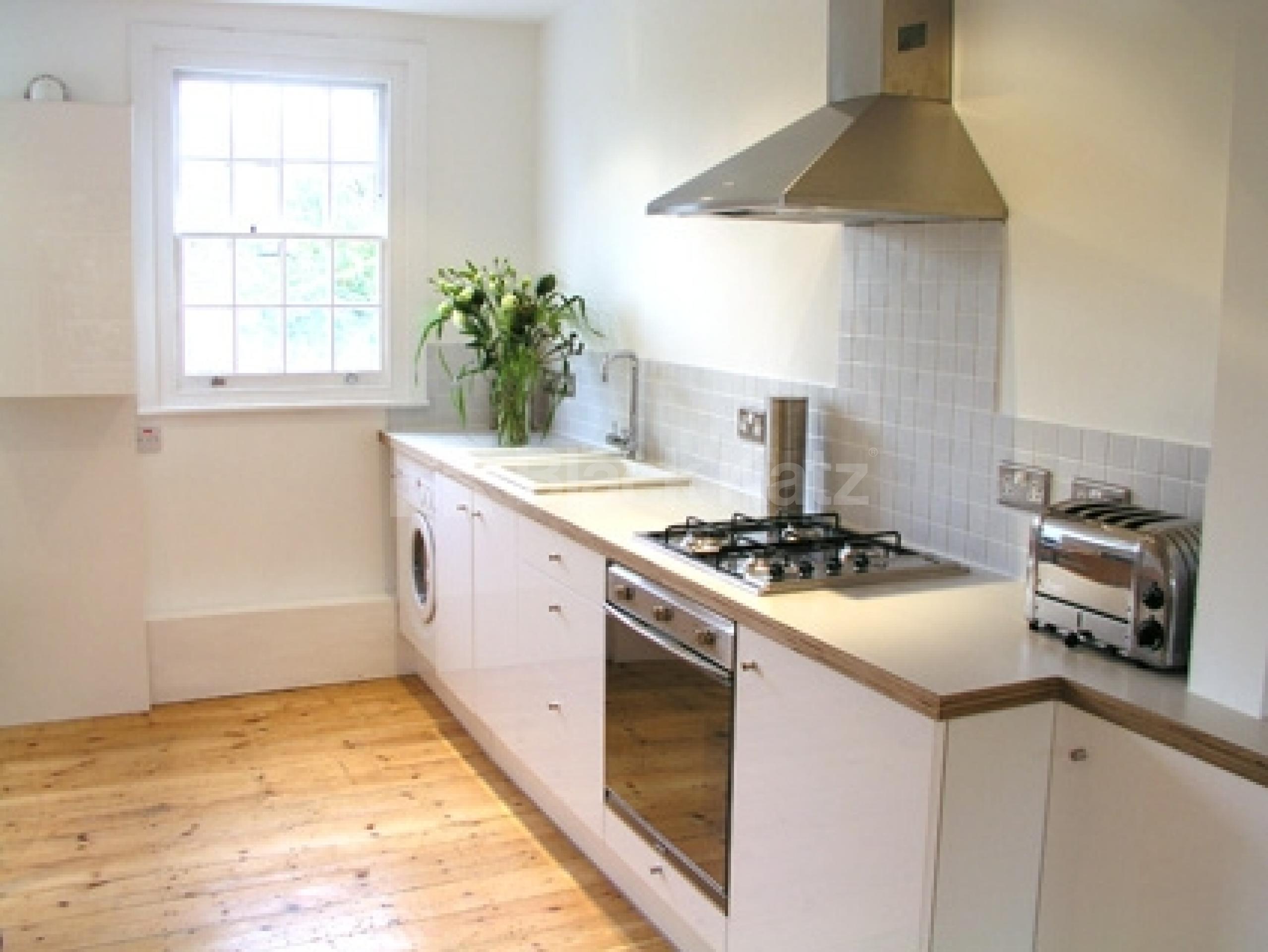 			LET , 2 Bedroom, 1 bath, 1 reception Apartment			 Clapham Manor Street, Clapham SW4